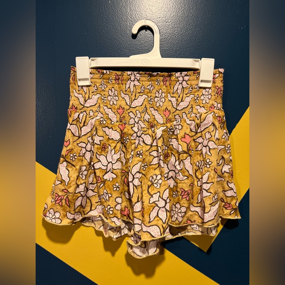 Aerie Golden Wheat Floral Smocked Flounce Shorts NWOT